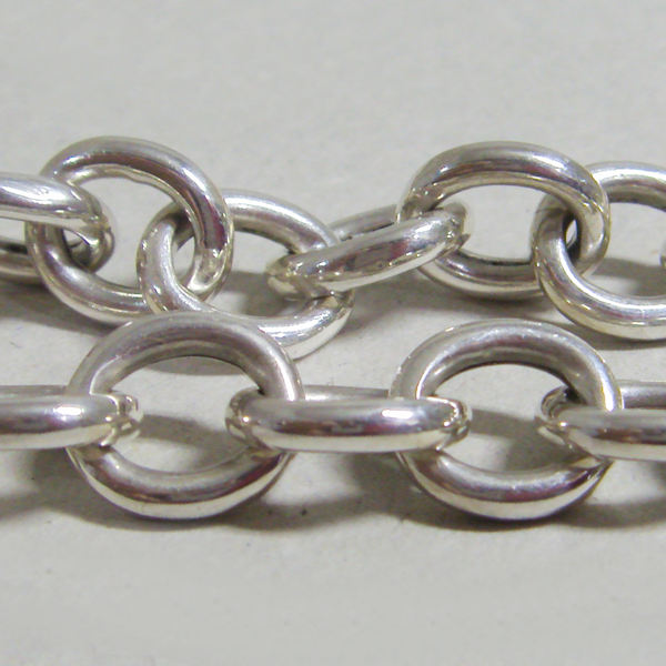 (b1115)Pulsera de plata con eslabones ovales huecos.